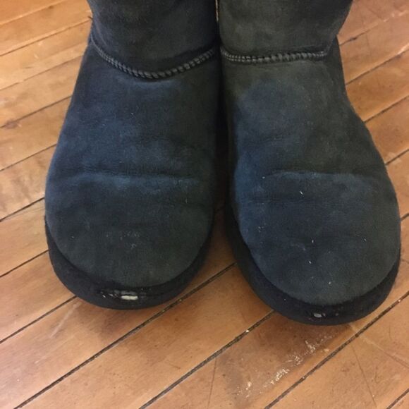 Uggs shearling lined boots with bows in the back - Picture 7 of 7